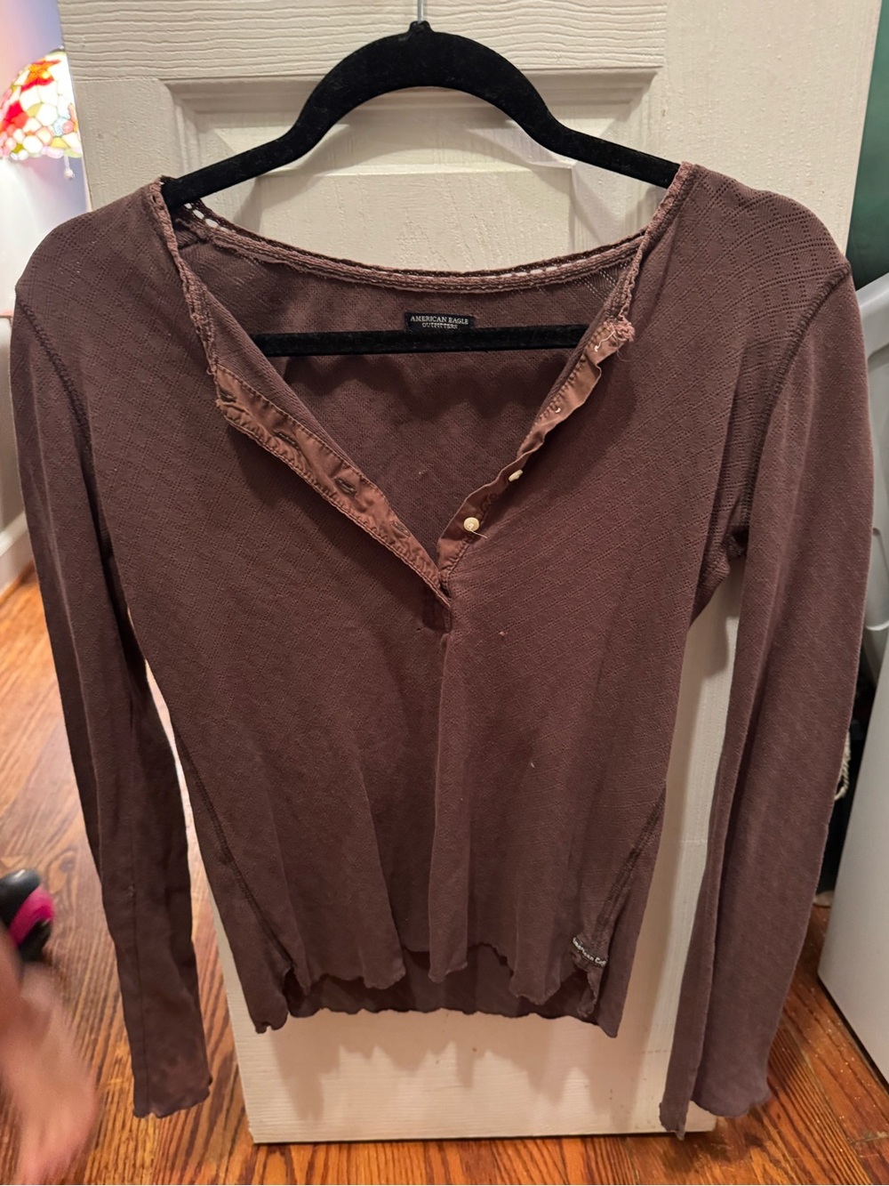 Y2K American Eagle Outfitters Brown Long-Sleeve Henley Top Size Small/Medium